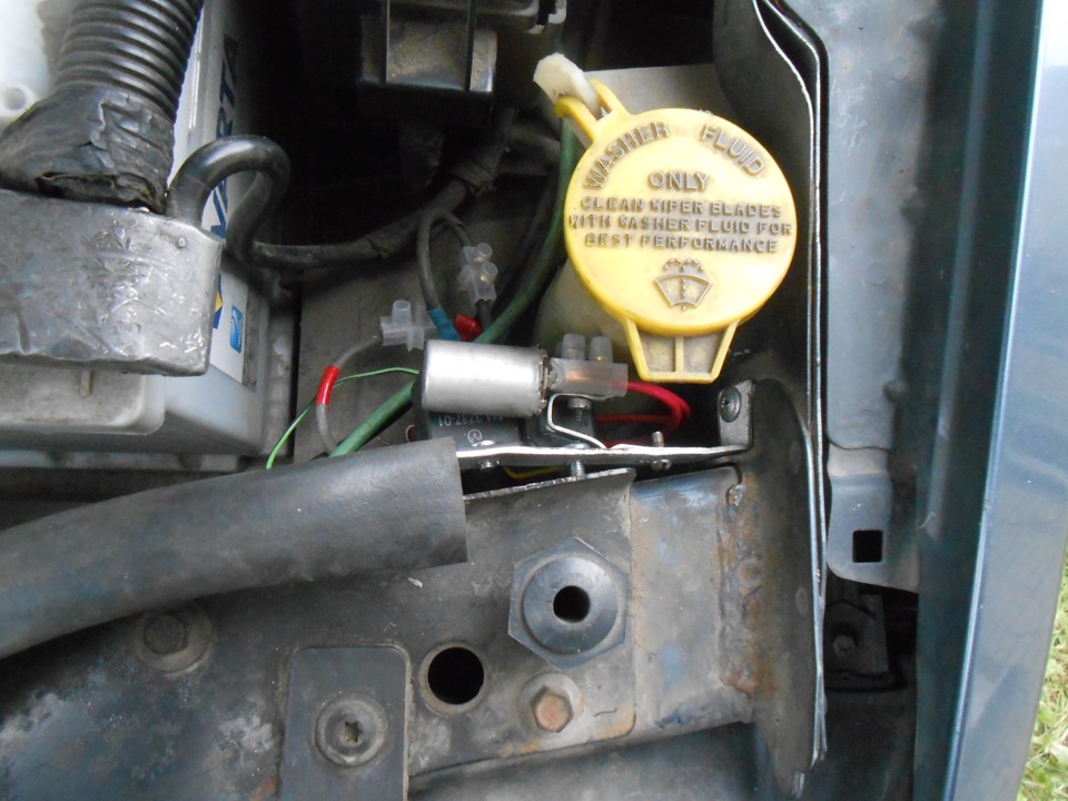 Не включается вентилятор при включении. Реле вентилятор Jeep Cherokee 1989. Реле пуска вентилятора Jeep WK 2005. Jeep XJ реле на вентилятор. Реле вентилятора охлаждения джип Гранд Чероки.