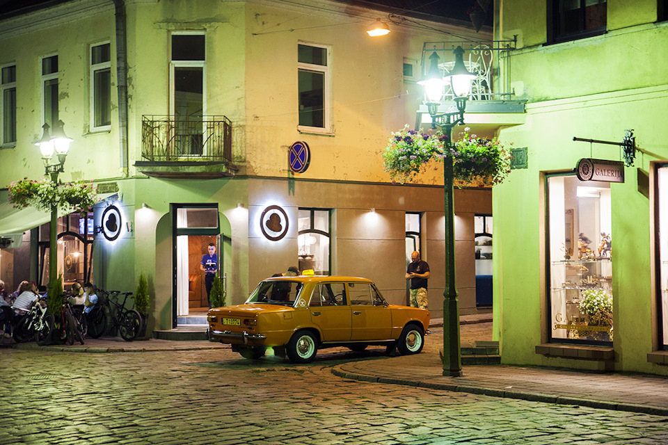 Вот такое такси встретили — ИЖ Москвич 412