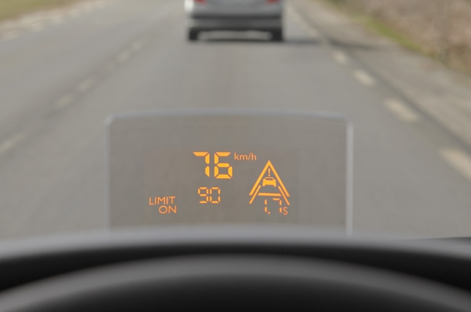 Установка hud на автомобиль