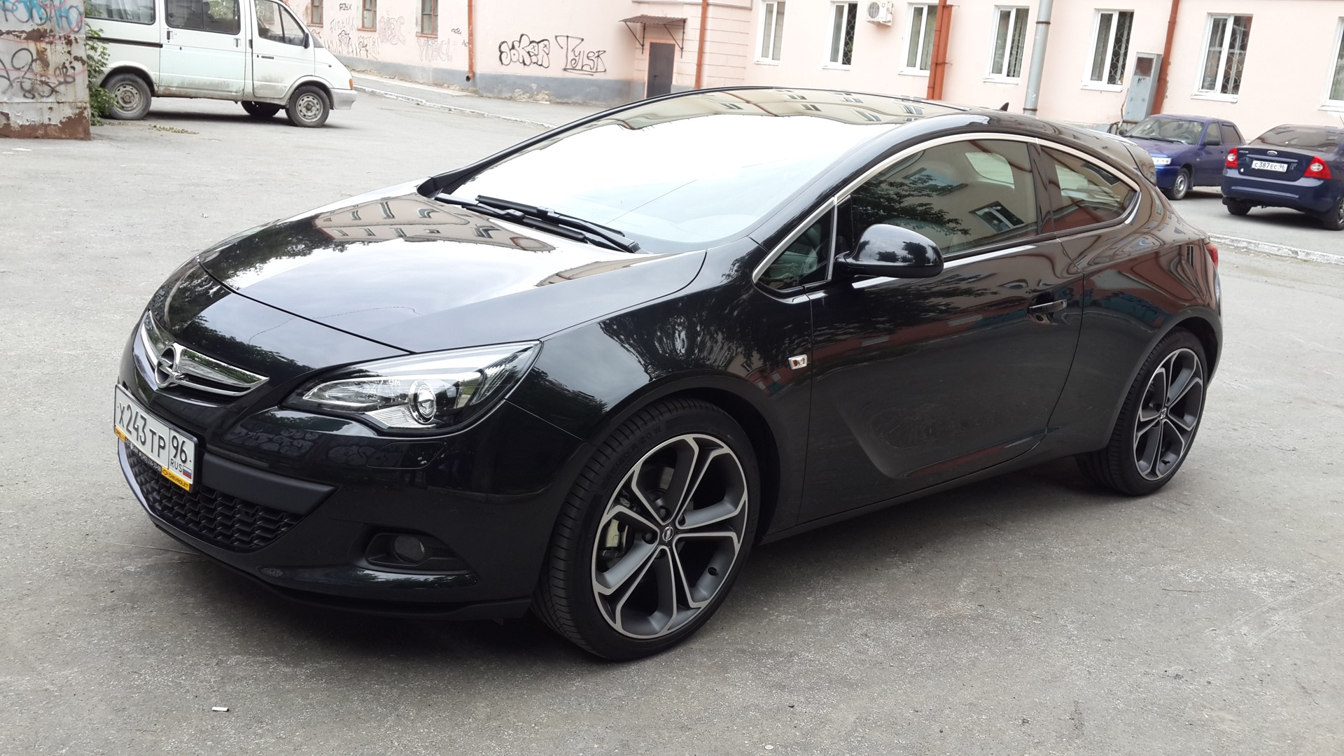 Opel Astra j черный