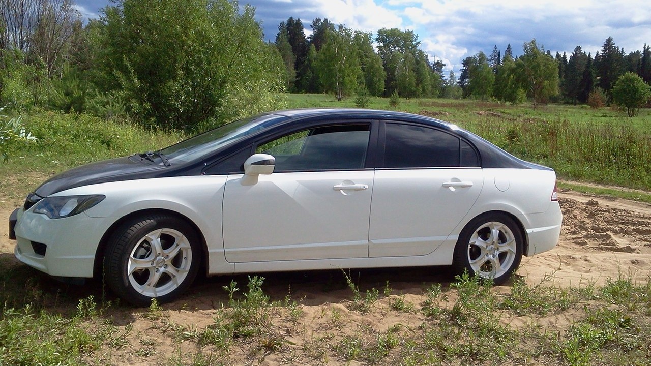 Honda Civic 4D (8G) 1.8 бензиновый 2011 | 