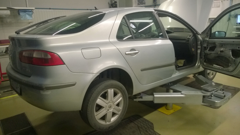 Хрустит руль при повороте… не беда… здесь все починят! — Renault Laguna ...