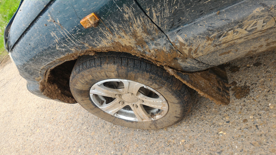 Покатался по небольшой грязи на обычной резине… не очень… — Chevrolet ...