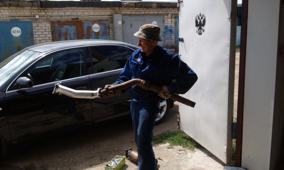 Гоша дурачится — Audi A4 (B7)