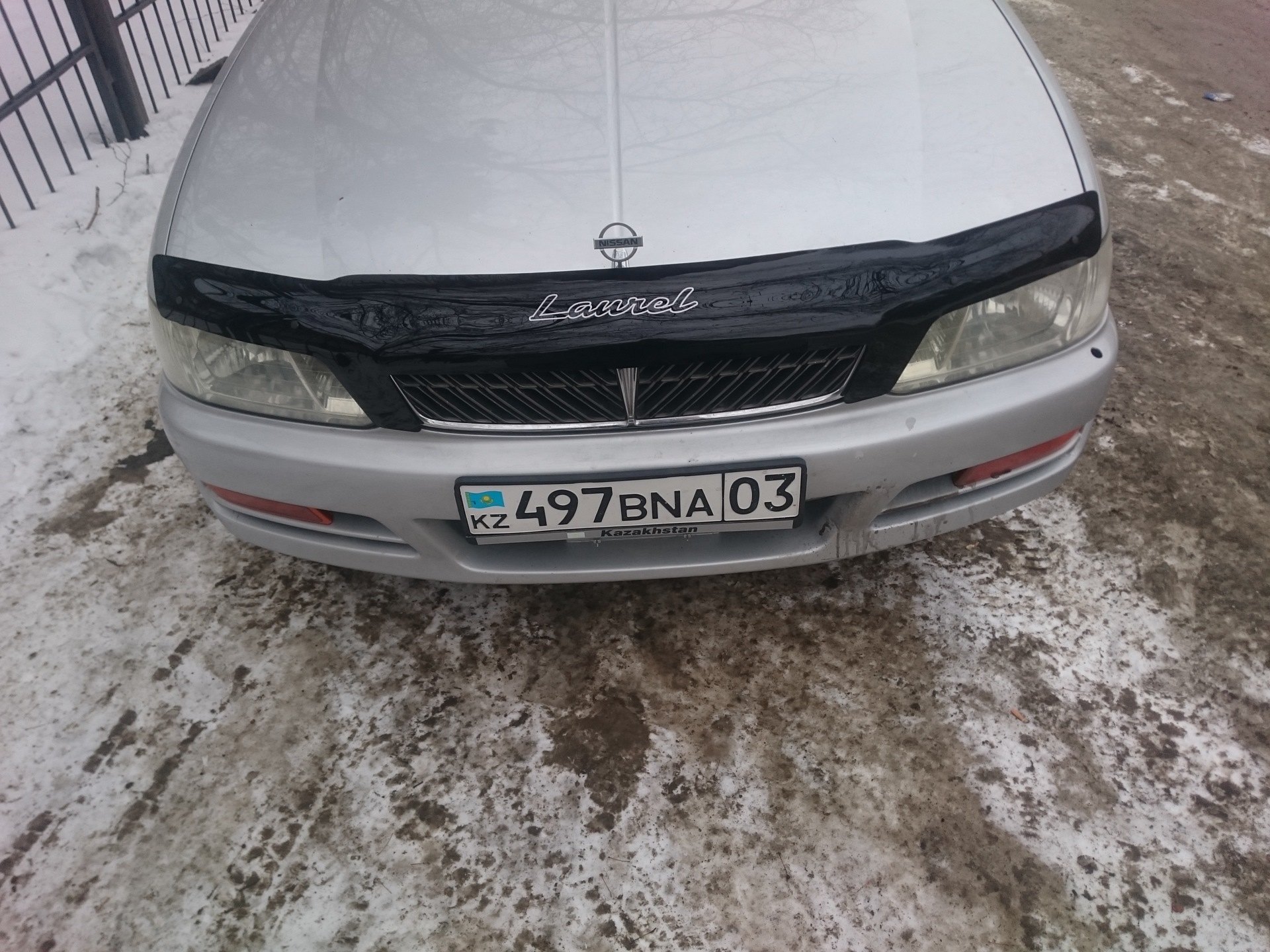 Мухобойка — Nissan Laurel (C35), 2 л, 1999 года | аксессуары | DRIVE2