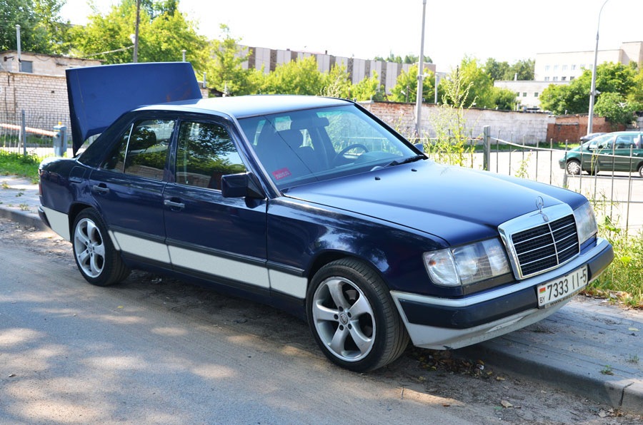 Mercedes Benz e class w124 синий