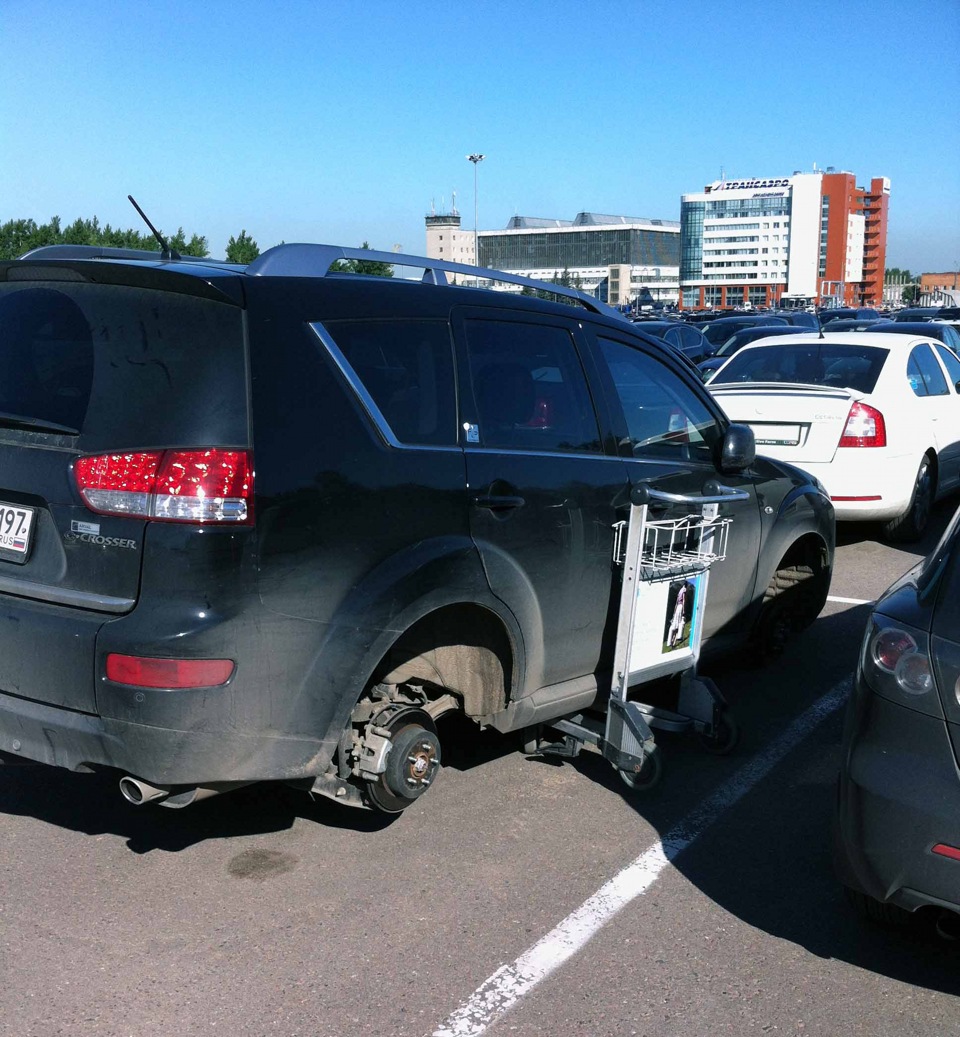 Attention! Парковка в аэропорту Домодедово (WTF) — Skoda Octavia RS A5 Mk2,  2 л, 2011 года | просто так | DRIVE2