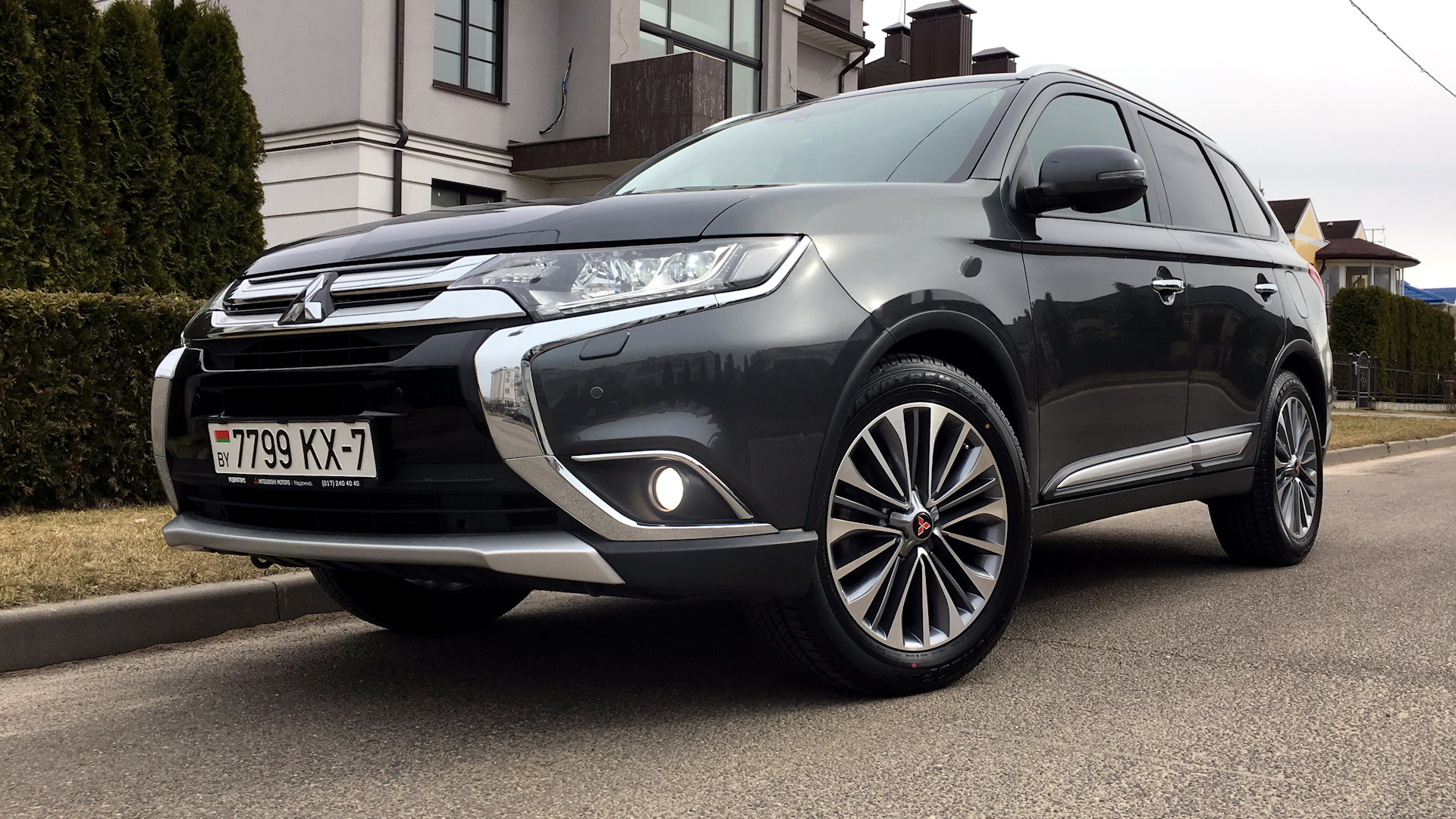 Mitsubishi Outlander (3G) 2.4 бензиновый 2016 | 