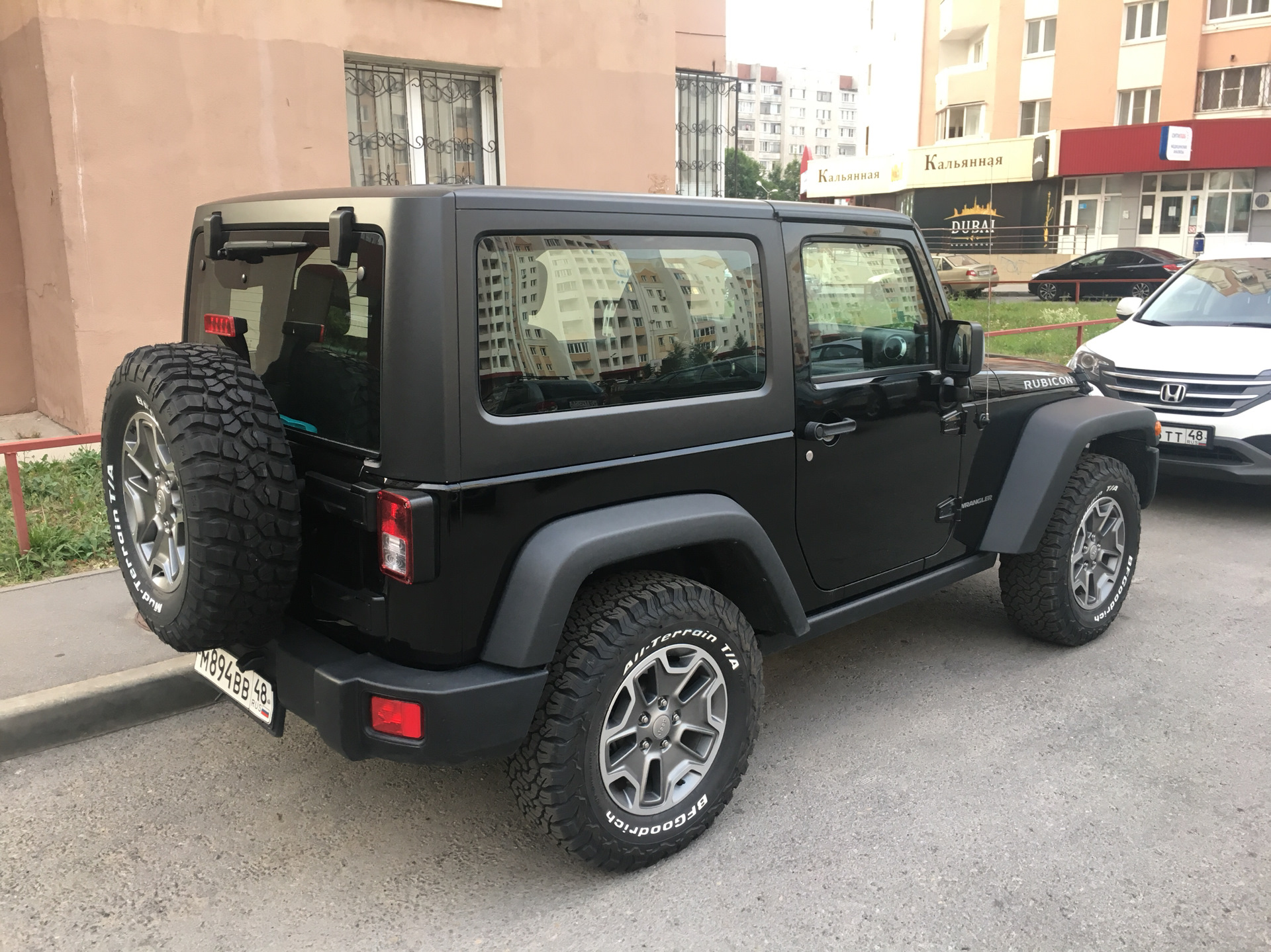 Джипы дизель бу. Jeep 3 дверный рамный. Jeep Wrangler III (JK) внедорожник 3. Jeep Wrangler 3 дверный 2013 матовый.