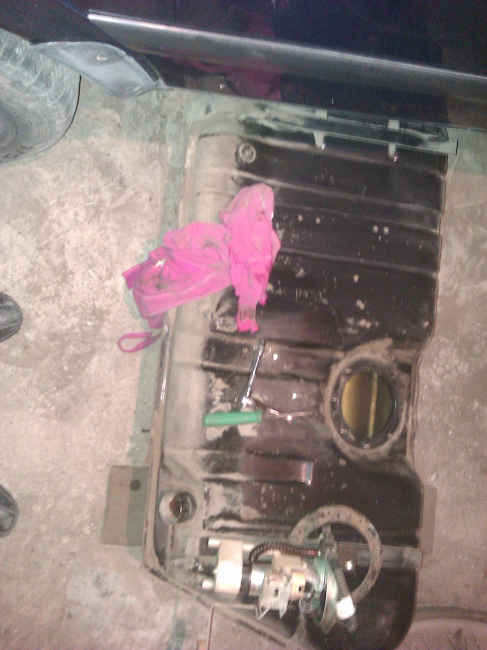 Чистка сеточки бензонасоса — Lada Baltic, 1,5 л, 1998 года | своими ...