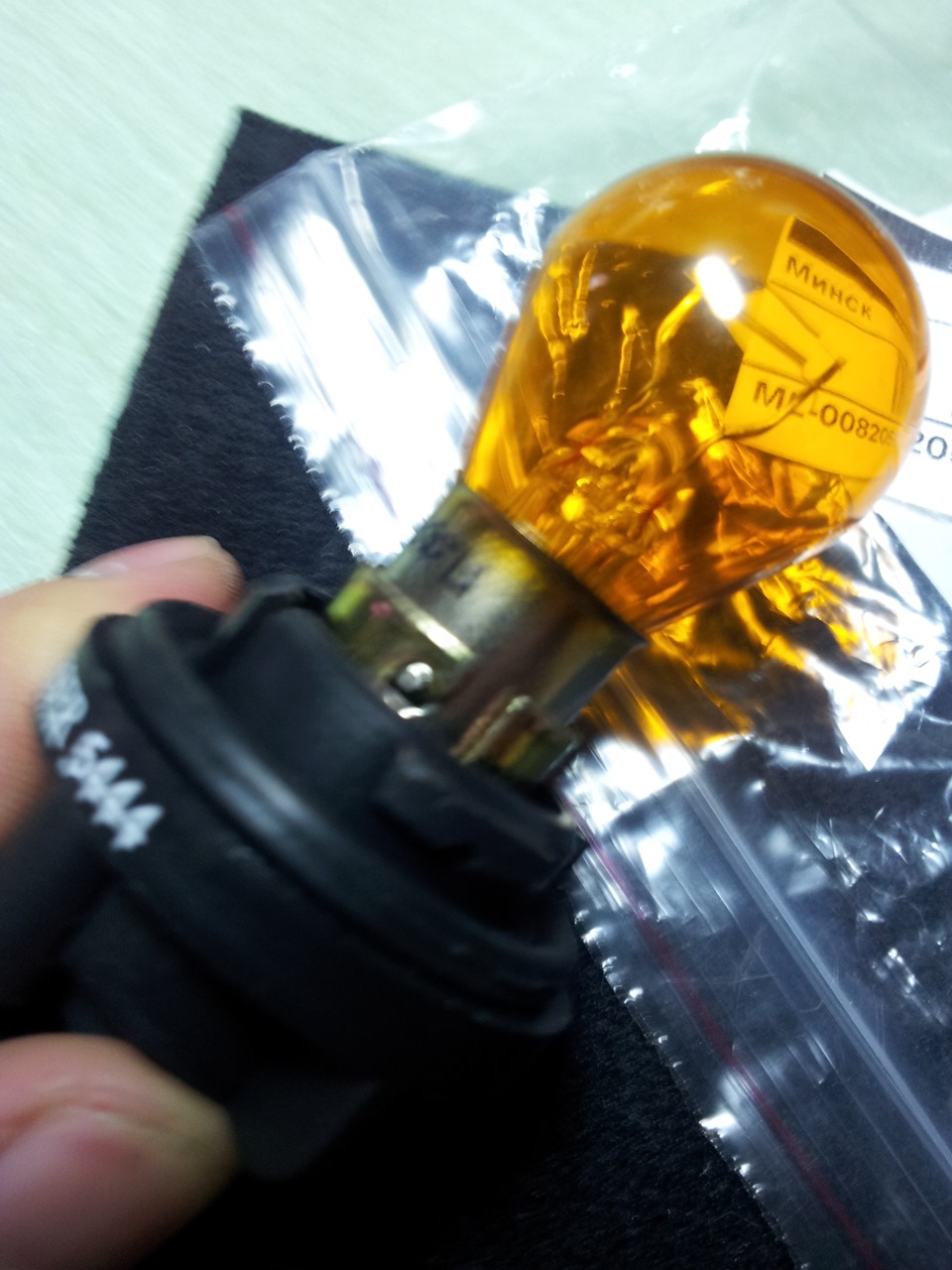 Двухконтактный цоколь в поворотники