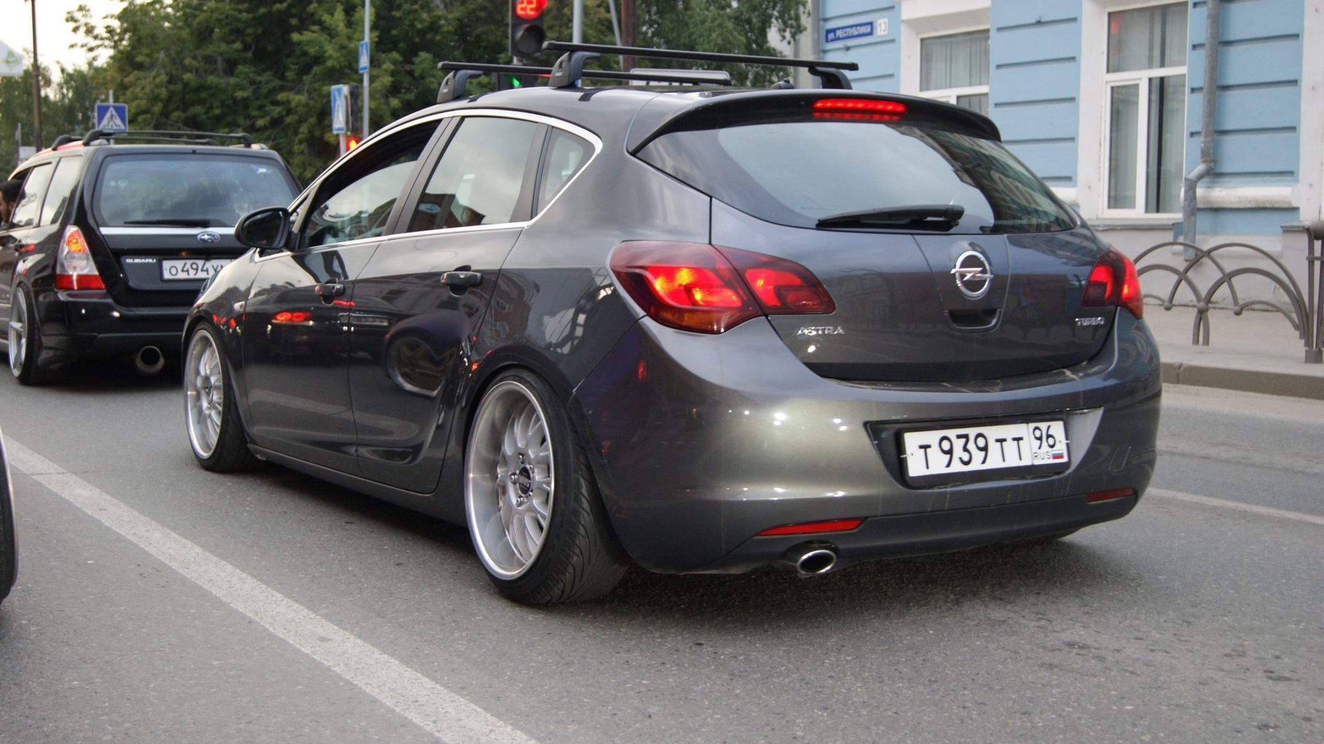 Opel Astra stance