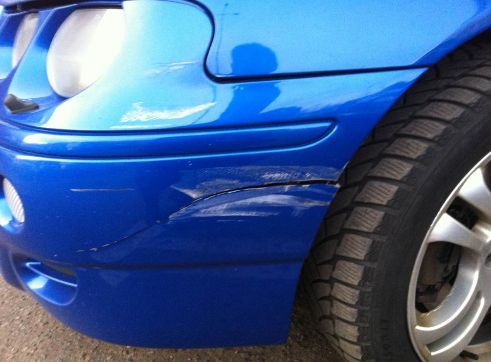 Покоцал бампер во дворе — MG ZT/ZT-T, 2,5 л, 2002 года | ДТП | DRIVE2