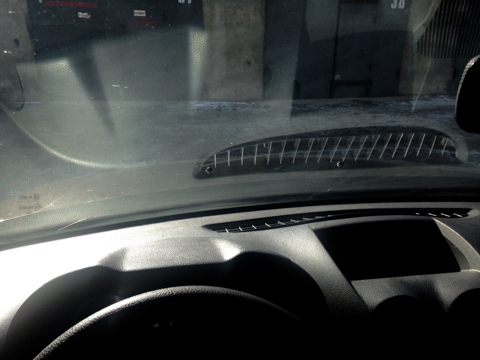 Отражение в лобовом стекле. — Renault Duster (1G), 1,6 л, 2014 года ...