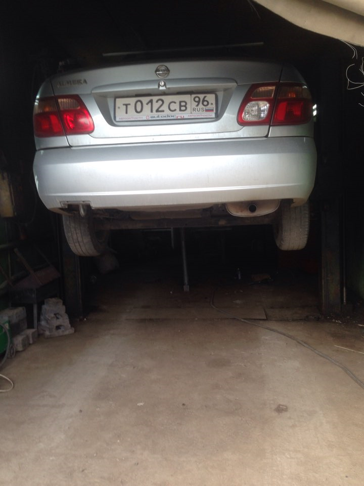 Глушитель шумит — Nissan Almera II (N16), 1,8 л, 2004 года | своими ...