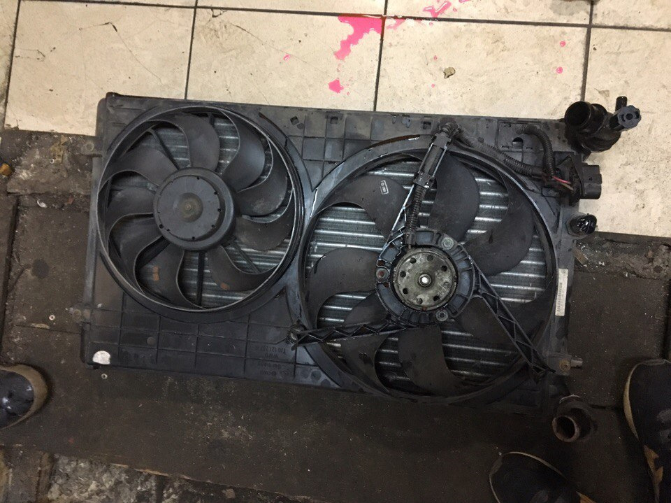 Замена радиатора охлаждения, промывка интеркулера. — Volkswagen Golf ...