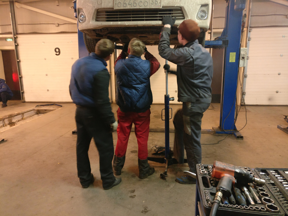 домкрат в помощь — Toyota Corolla (140/150). Запчасти на фото: O0009, S0036