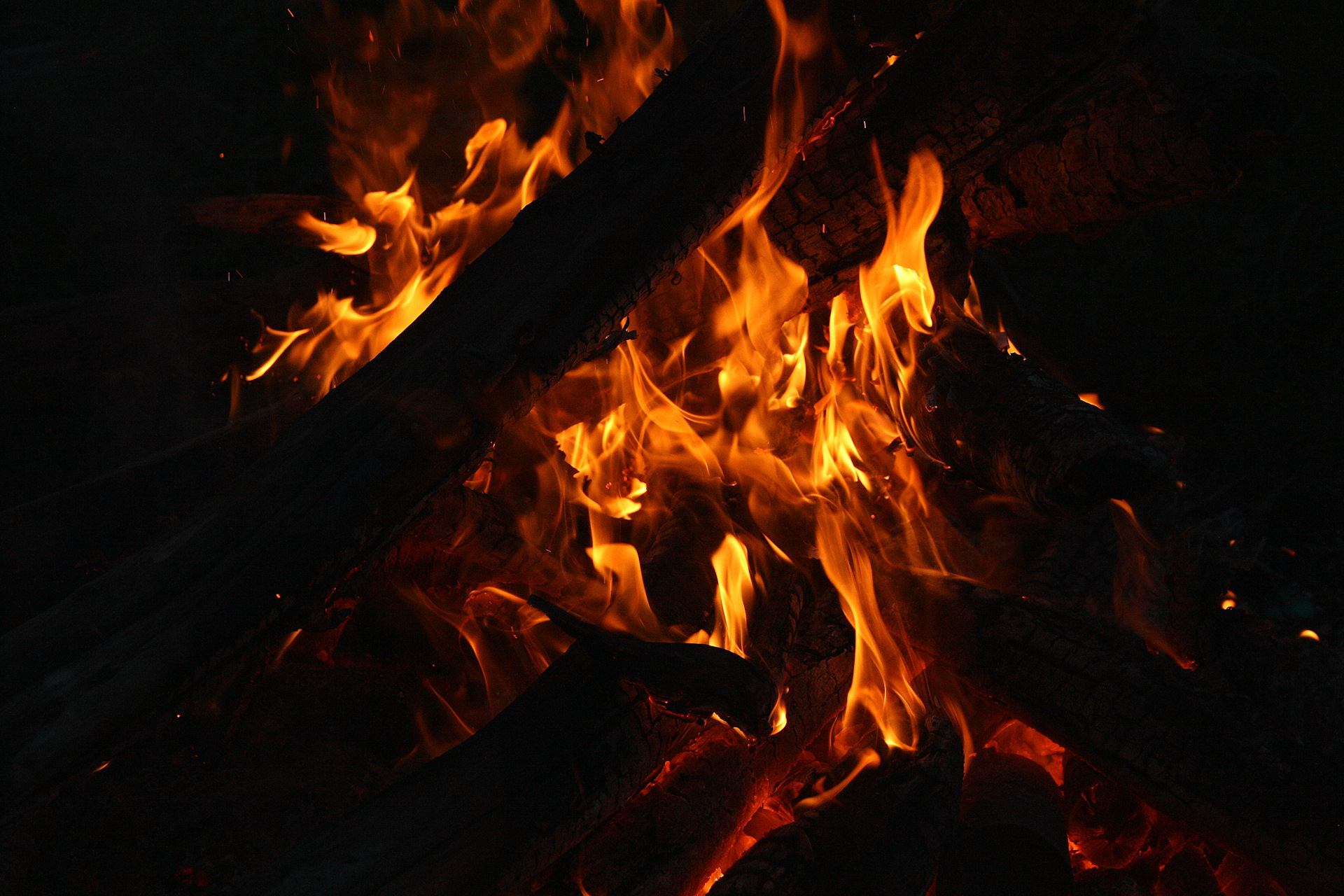 Огонь горит вода течет. Как течет вода как горит огонь и как. Горит огонь минус