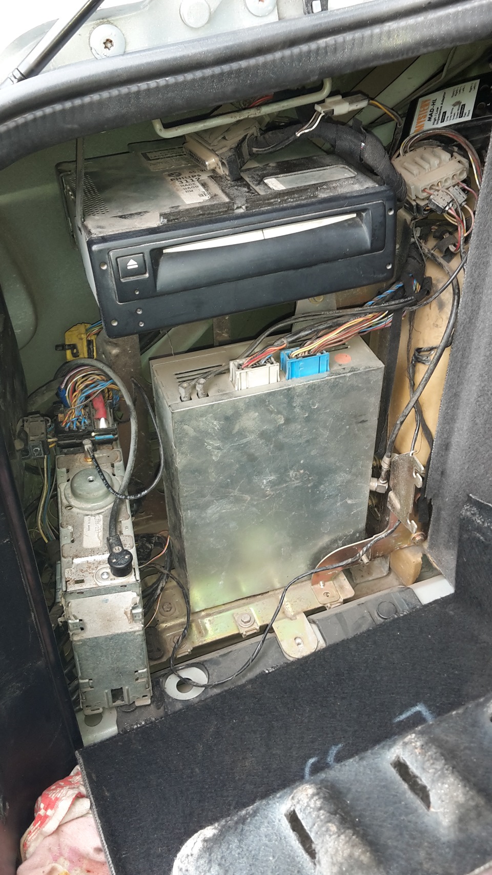 Что делать? — BMW 5 series (E39), 2,5 л., 1997 года | автозвук | DRIVE2