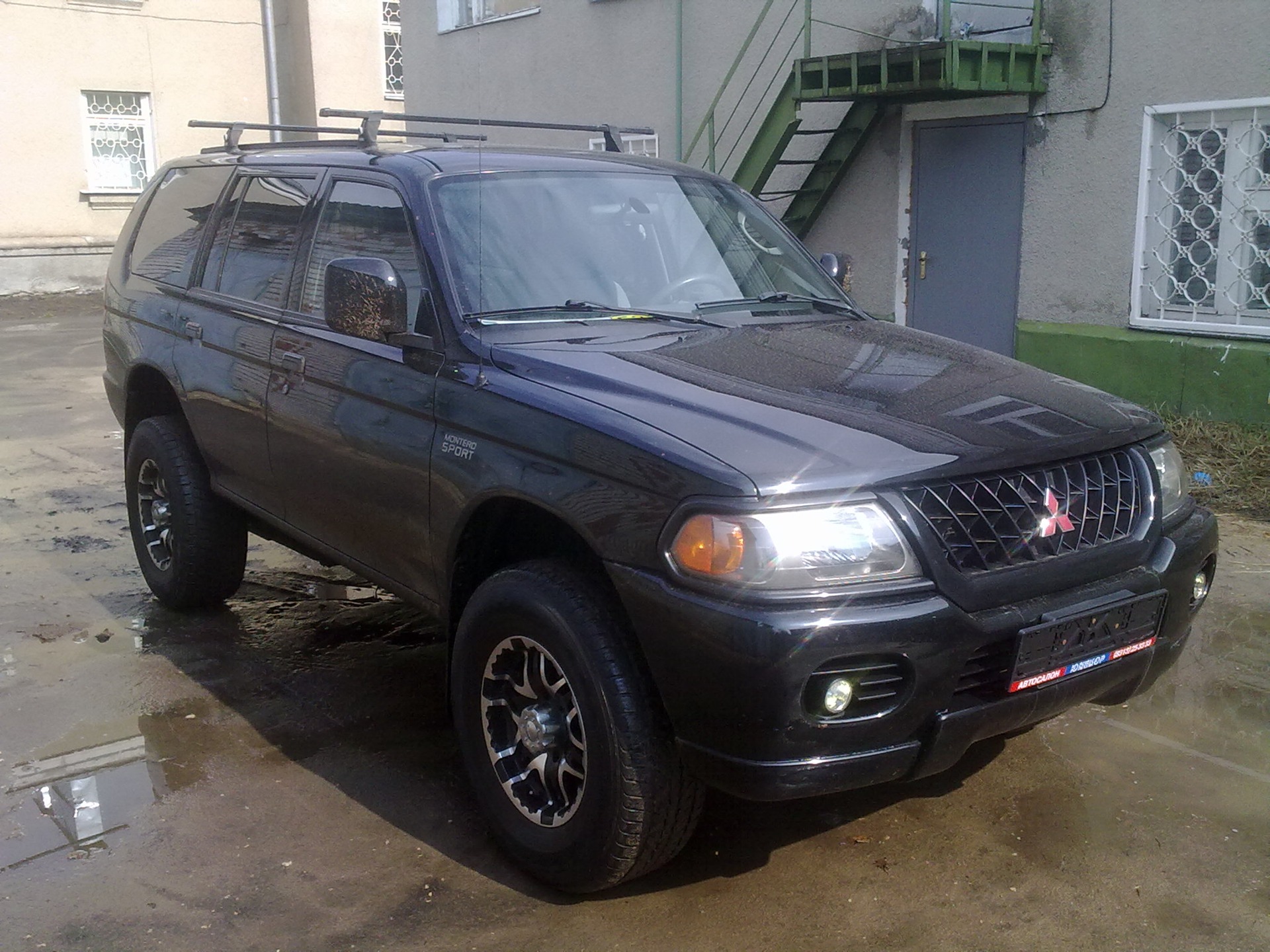 Mitsubishi montero 2000 года