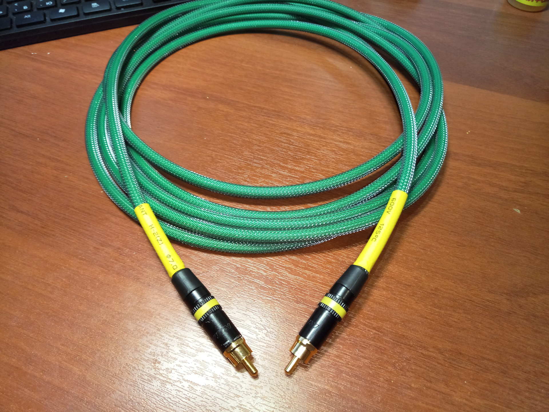 Видео кабель своими руками. Межблочный кабель Canare v3-3c 605 3 RCA. Межблок Daxx одноканальный 5,8м зеленый. Canare l-2e5at микрофонный кабель. Микрофонный кабель Rexant на межблоки.