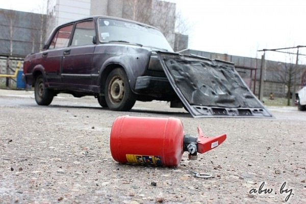 Как правильно тушить автомобиль огнетушителем. Смотреть фото Как правильно тушить автомобиль огнетушителем. Смотреть картинку Как правильно тушить автомобиль огнетушителем. Картинка про Как правильно тушить автомобиль огнетушителем. Фото Как правильно тушить автомобиль огнетушителем