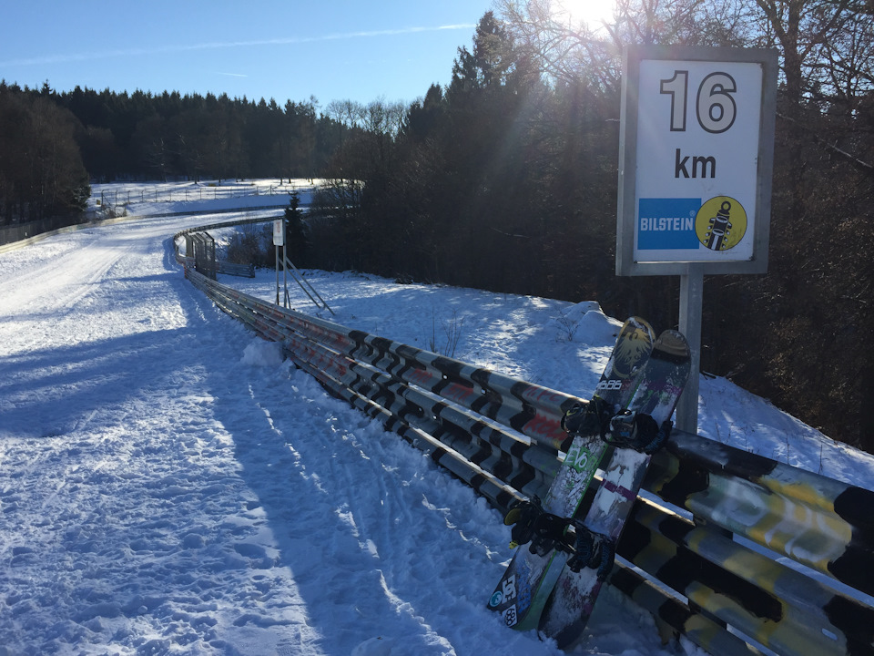 Snowboarding + Nurburgring? — Honda CR-X (2G), 1,6 л, 1992 года ...