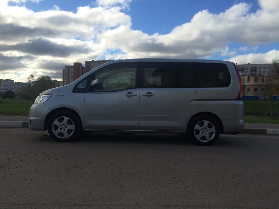 Nissan Serena c25 2008