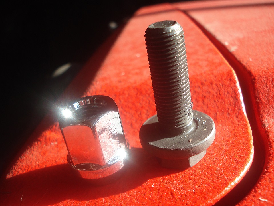 болт м6*1,25*30 с буртиком. болт крепления катушки тх850. болт крепления катушки зажигания 2190.