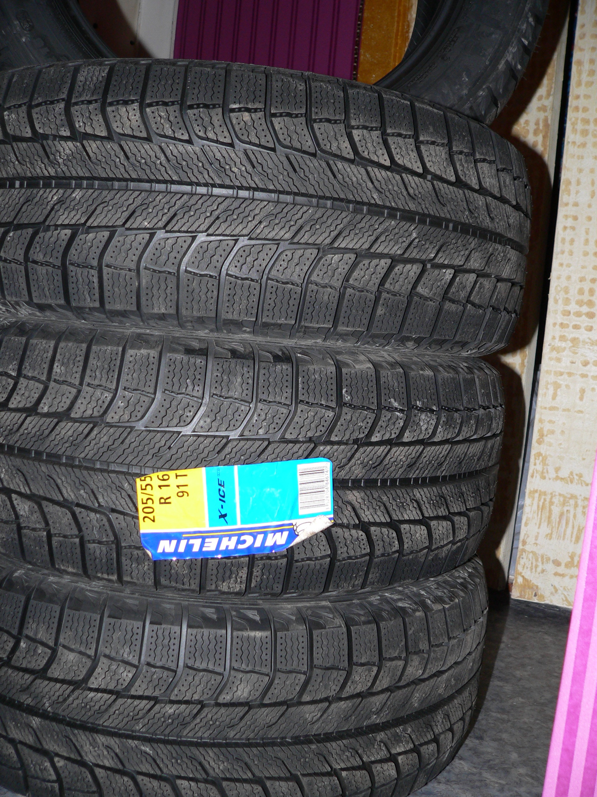 Michelin x ice 3 r16. Шины Michelin x-Ice Snow 205/55 r16. Michelin x-Ice xi3 205/55 r16. 205 55 R16 Мишлен Икс айс. Michelin Ice Snow 205/55r16.