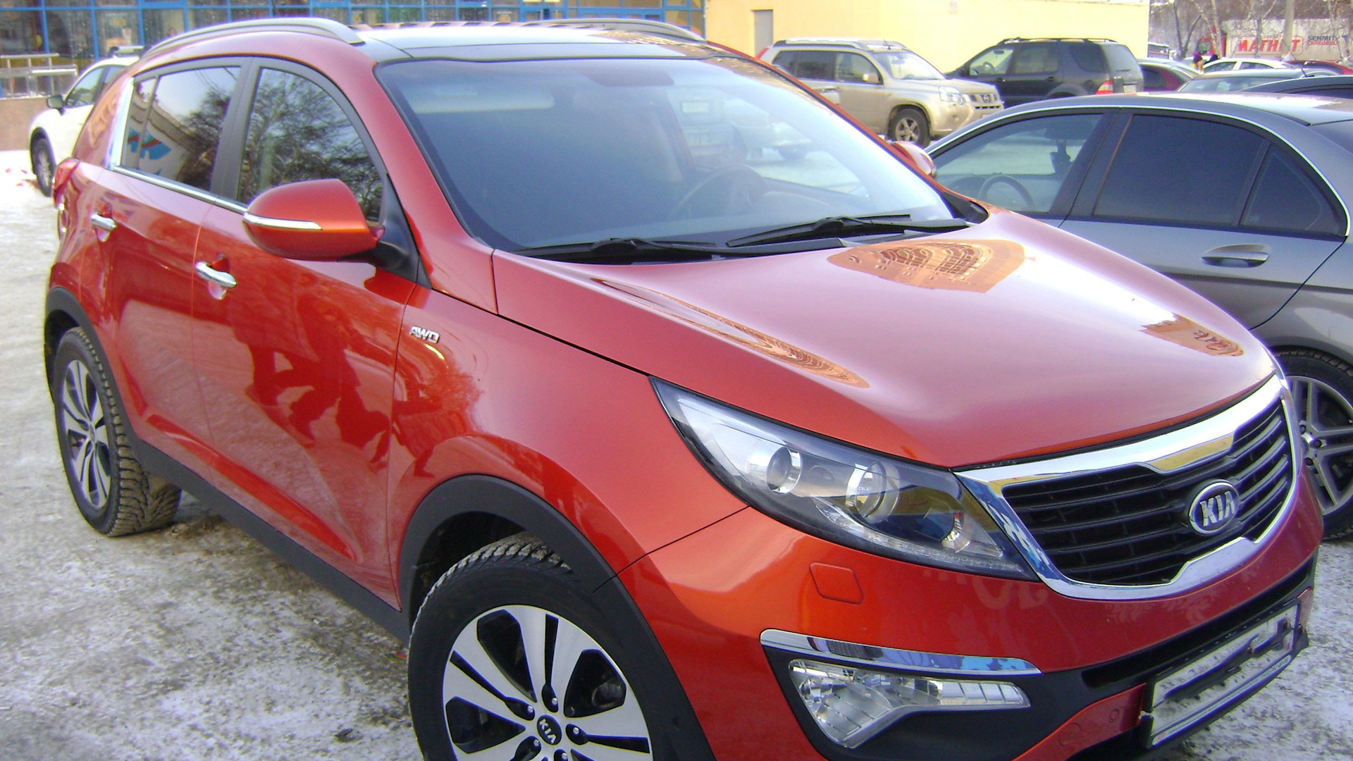 Kia Sportage оранжевая 2012