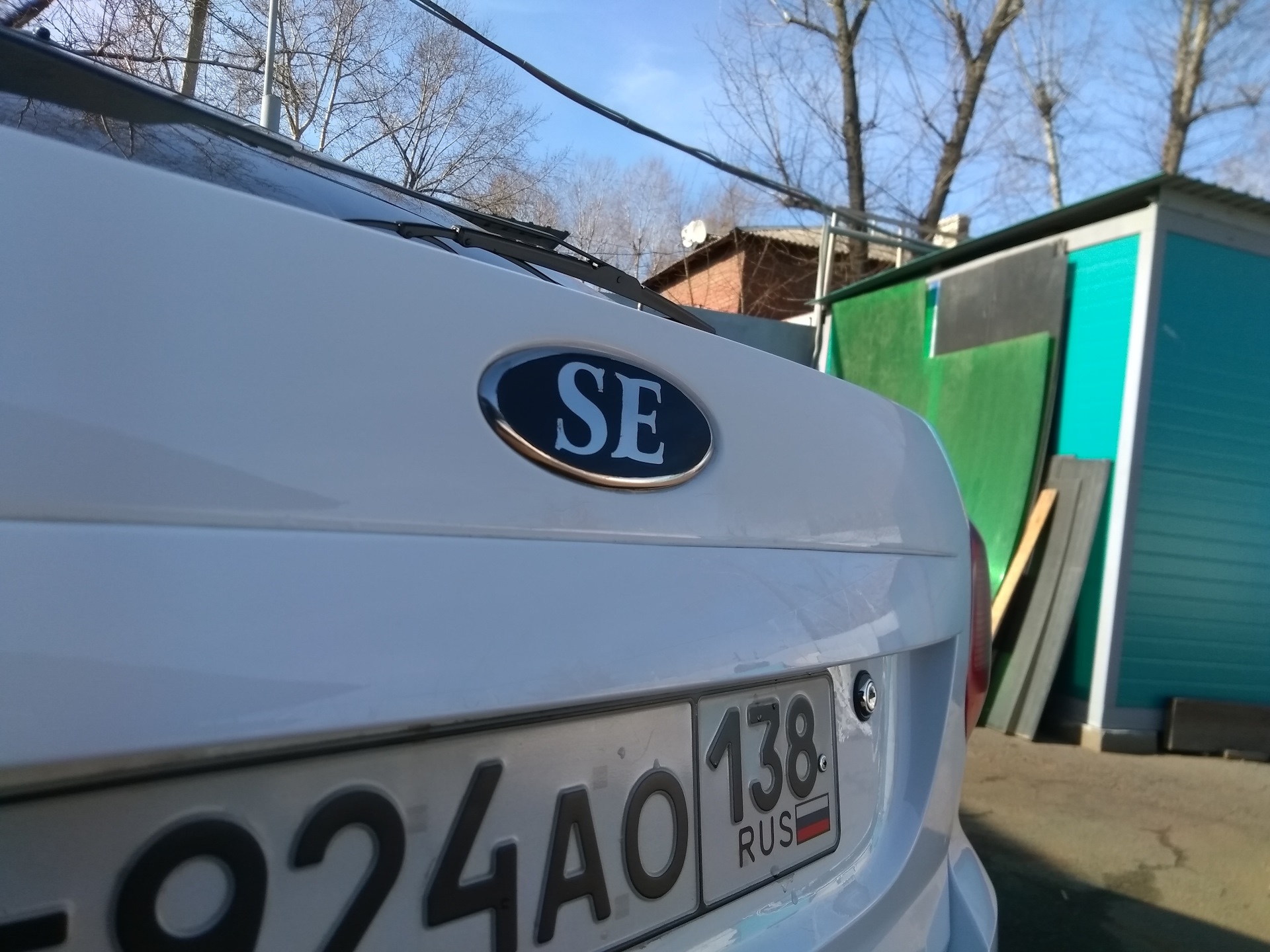 Значок SE — Lada Гранта лифтбек, 1,5 л, 2015 года | стайлинг | DRIVE2