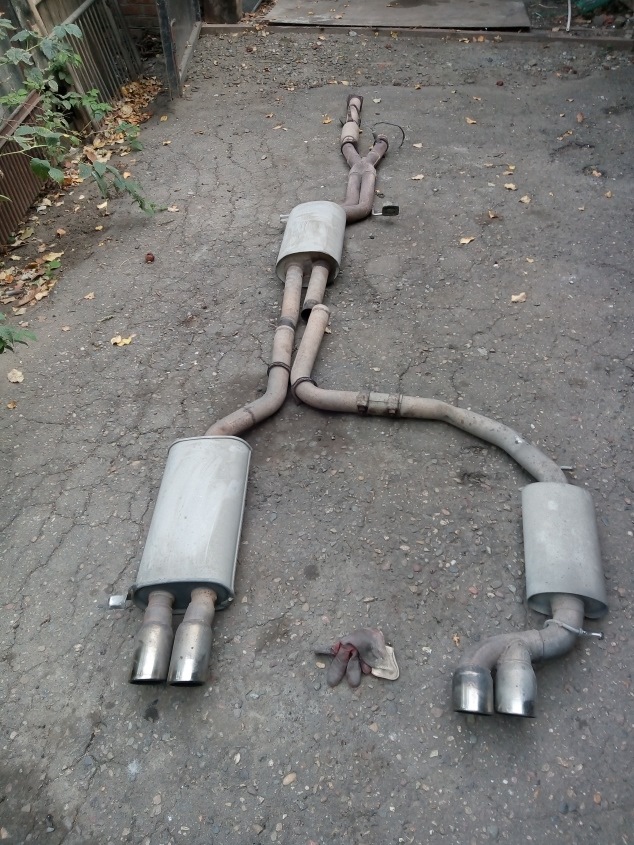 Выхлоп перед установкой. Еще до внедрения пламегасителей — Audi A8 (D2)