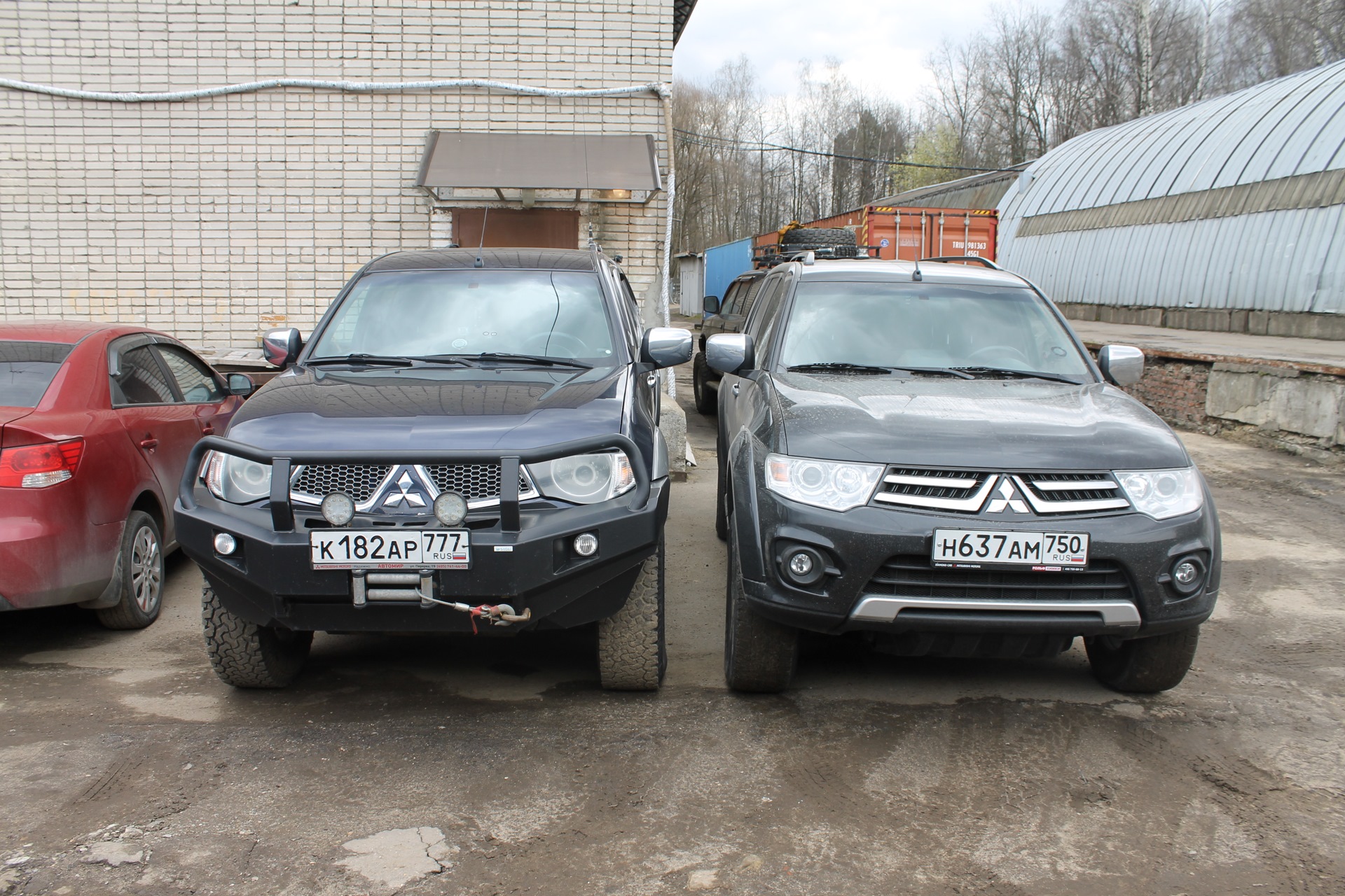 Pajero sport 2014. Мицубиси паджеро спорт 2014 черный. Митсубиси паджеро спорт 3 на бездорожье. Mitsubishi pajero sport 2 серебристый. Плюсы и минусы паджеро спорт.
