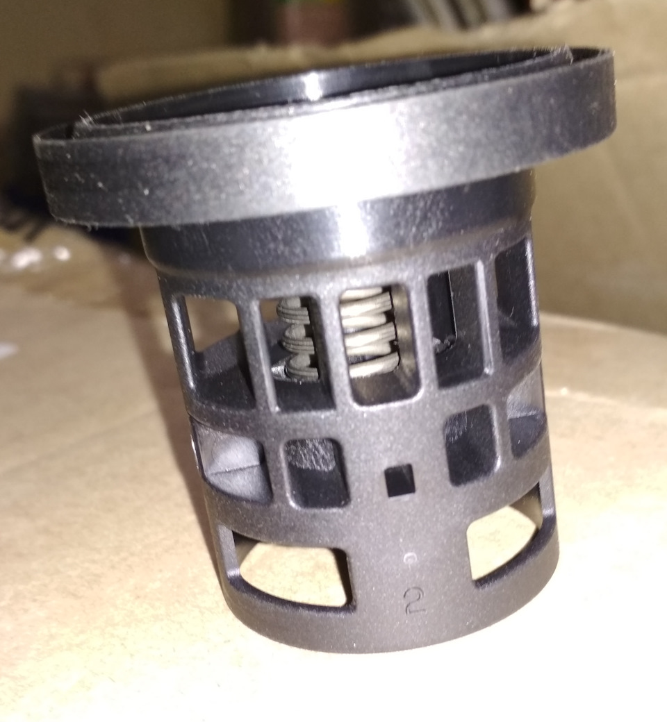 клапан фильтра вид сбоку — KIA Sorento (1G)