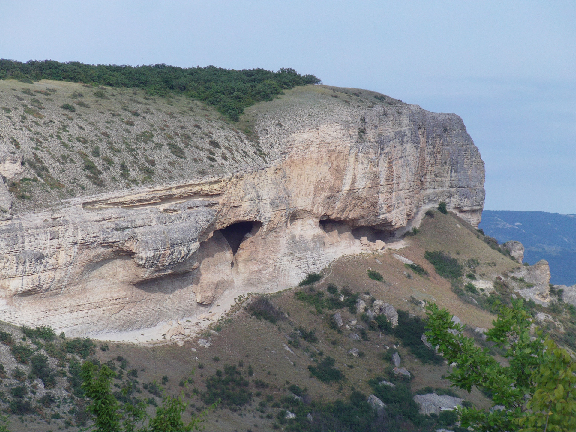 Село курское. Гора Бор Кая в Крыму. Грот Бор Кая Крым. Село Курское Белогорского района Крым гора Бор-Кая. Бор-Кая - 