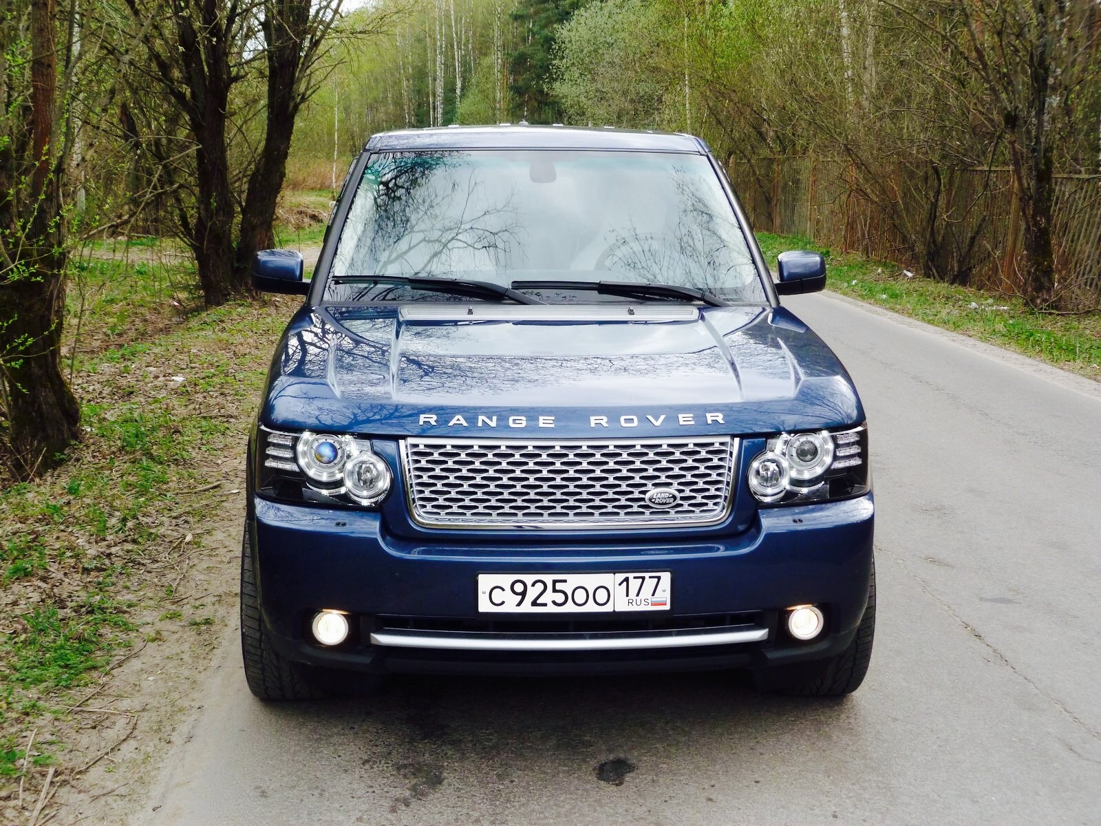 Рендж ровер ростов. Range Rover 2012. Рендж Ровер Вог 2012. Ленд Ровер Рендж Ровер 2012. Range Rover Vogue 2012.