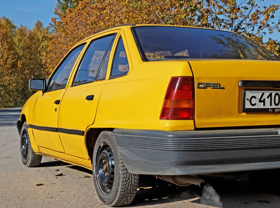 Нексия опель кадет. Opel Kadett Nexia. Opel Kadett e и Daewoo Nexia. Опель кадет 1986 и Дэу Нексия. Opel Kadett 1984 Nexia.