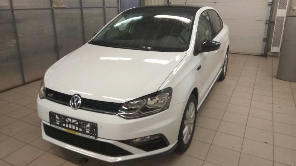 Р‘РµР»С‹Р№ Polo sedan TSI