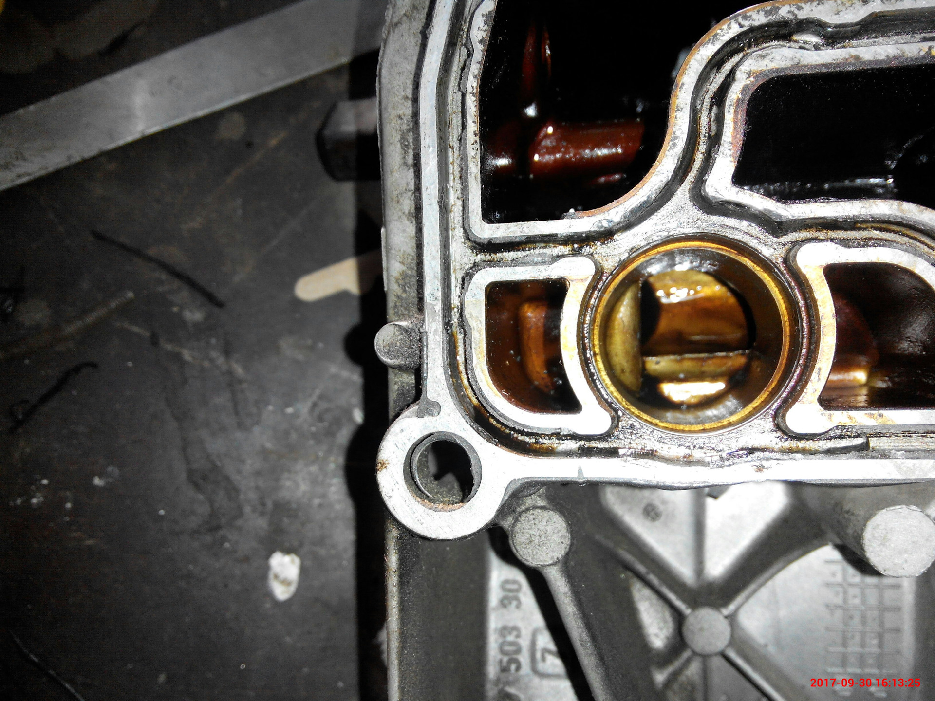 Масляный стакан е39. Клапан масляного стакана е39. Клапан масляный стакан BMW e39. Масляный клапан БМВ е39. Клапан мосленого стакана БМВ Е 39.