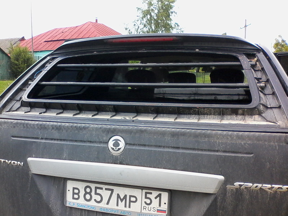 Отклеилось стекло в кунге — SsangYong Actyon Sports (1G), 2 л, 2011 ...