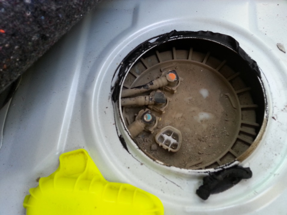 Replace the fuel pump — Toyota Land Cruiser 200, 4 л, 2010 года