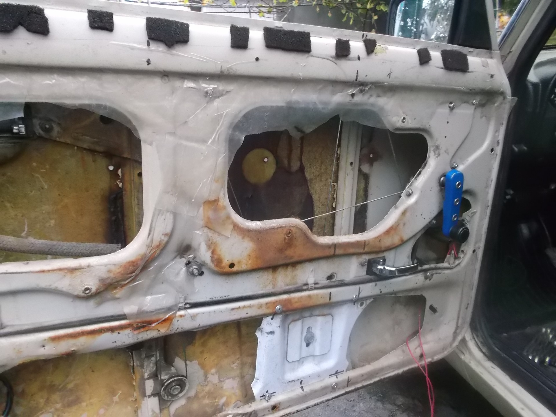 Лобовое стекло ваз 2107. Лобового стекла ваз 2107. Патрубок обдува лобового стекла ваз 2107. Как поменять стекло на ваз 2107. Монтаж лобового стекла ваз 2107.