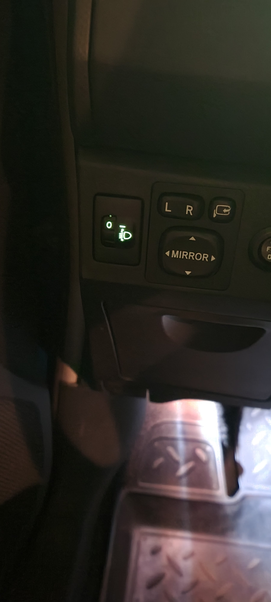 Подсветка ног Yaris-Vitz — Toyota Yaris (p2), 1,3 л, 2007 года ...