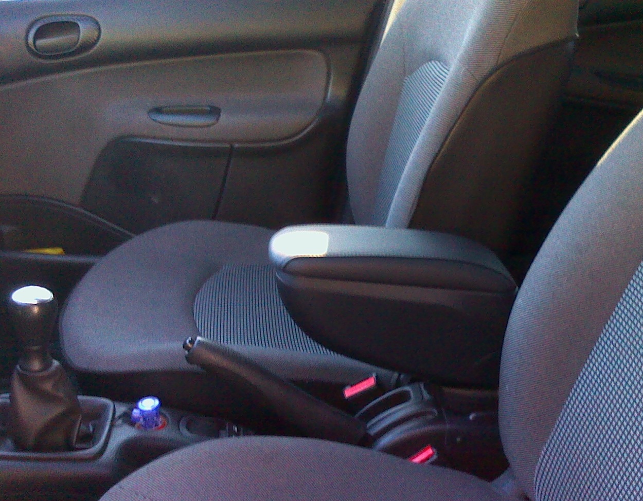 Подлокотник — Peugeot 206 Sedan, 1,4 л, 2007 года | тюнинг | DRIVE2