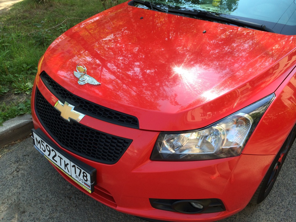 Полосы на капот Chevrolet Cruze