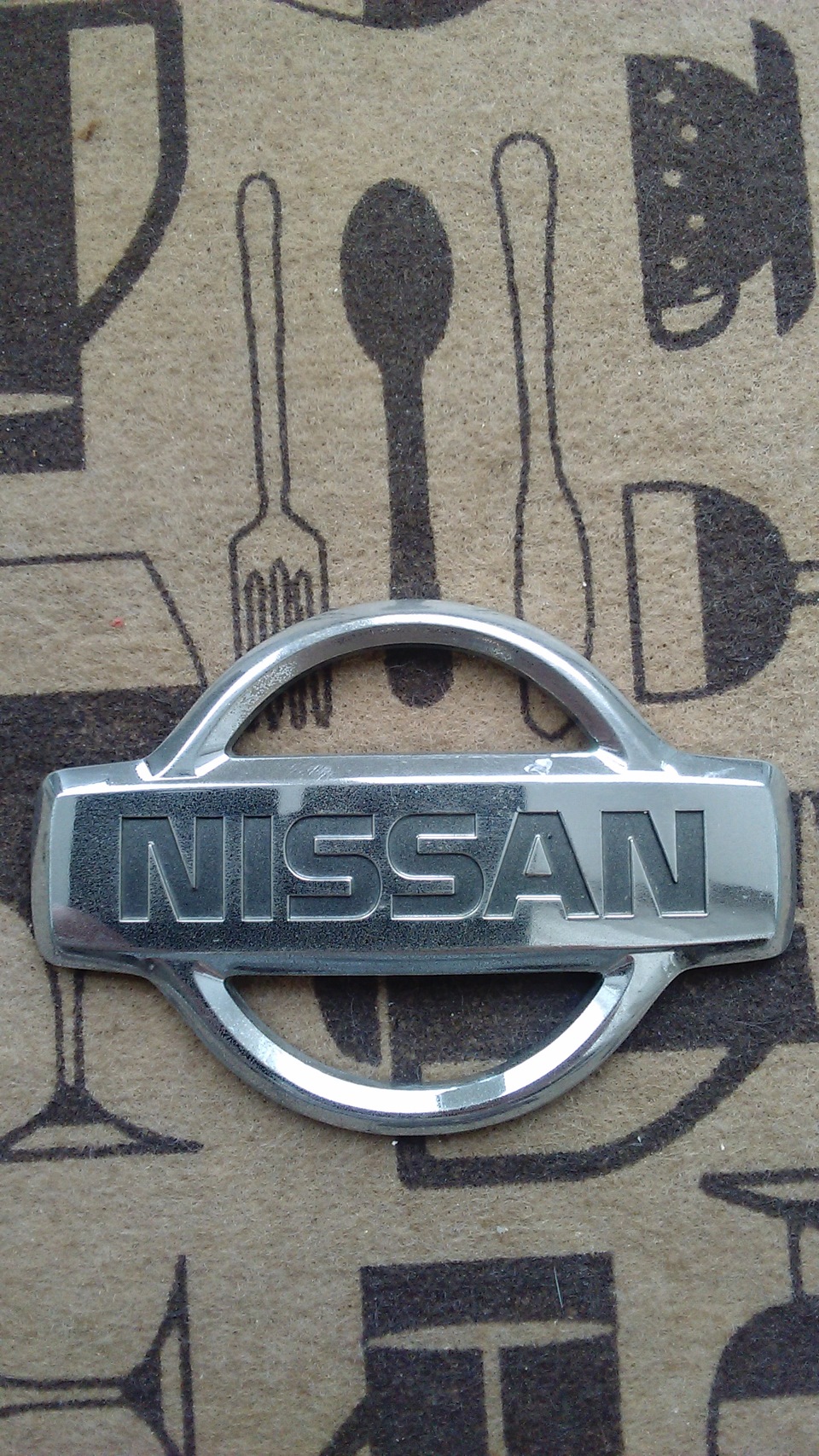 Шильдик NISSAN — Nissan Cefiro (A32), 2 л, 1997 года | аксессуары | DRIVE2