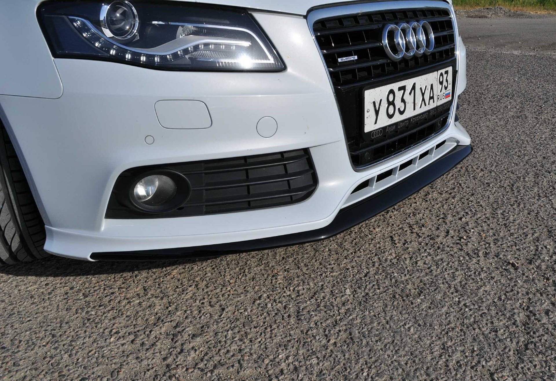 Универсальный сплиттер юрол. Спойлер на мицубиси лансер 10. Установка обвесов на авто. Мазда 3 в обвесе. Как установить обвес на авто.