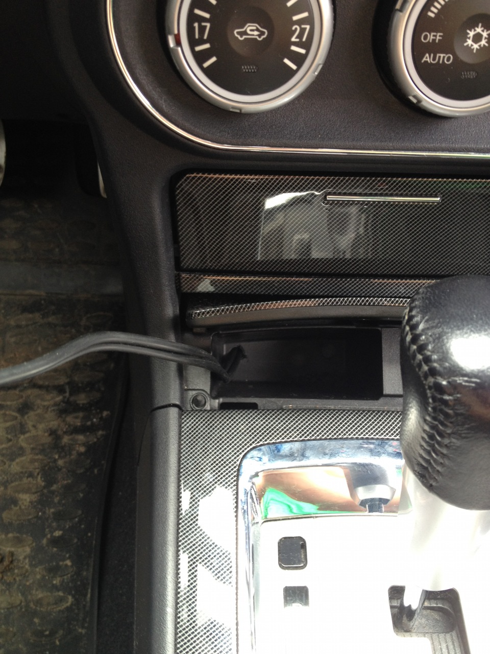 Лансер аукс. Aux Mitsubishi Lancer 10. Aux Mitsubishi Lancer 2008. Штатный aux Lancer x. Аукс Лансер 10.