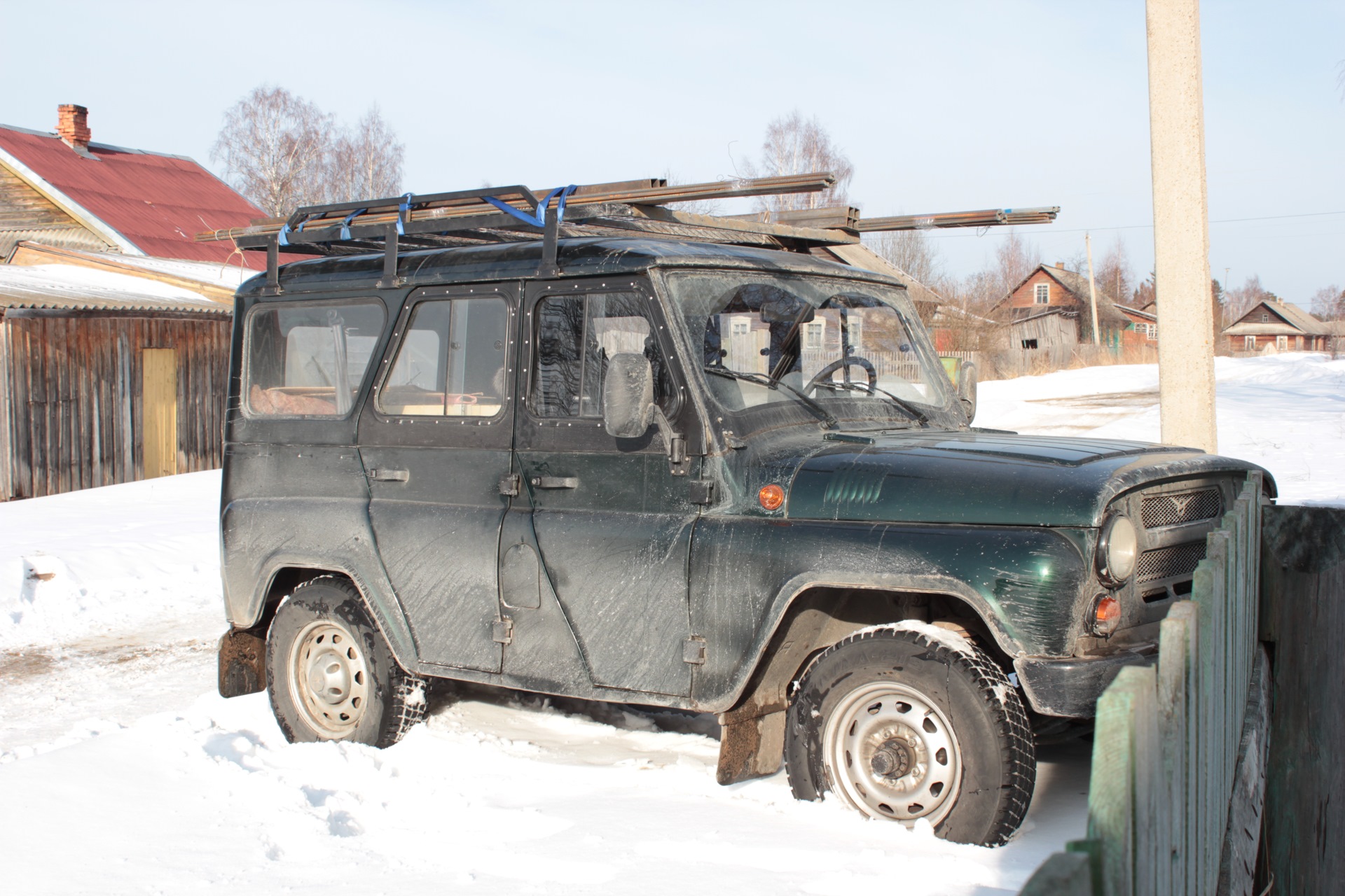 Песня села в уазик. УАЗ 469 Хантер. УАЗ 459. УАЗ 459 фото. На бобике УАЗЕ В селе зима.